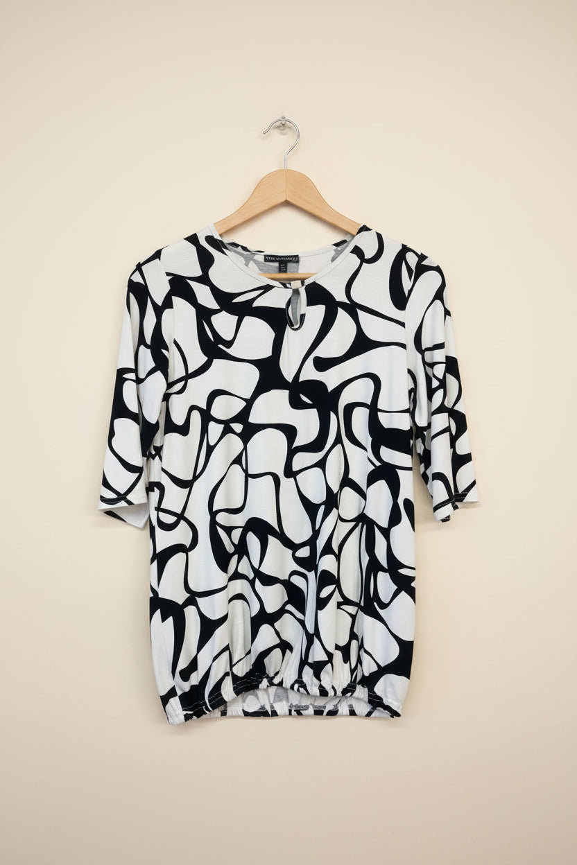 ladies short sleeved black white top