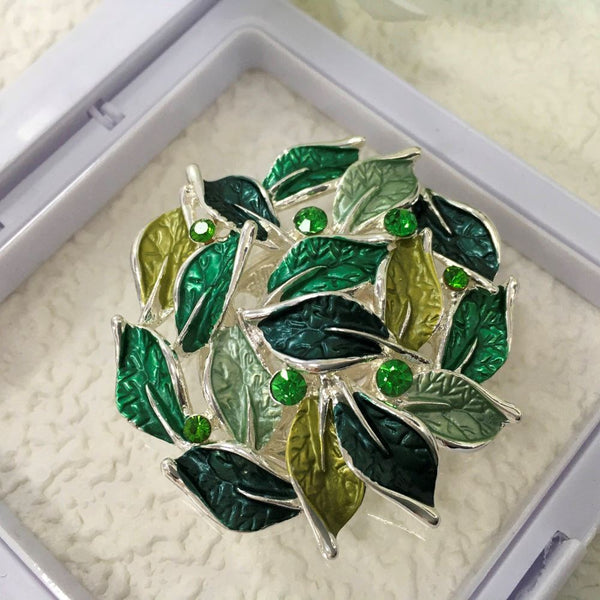 Ladies Magnetic Brooch-Leaf Wreath