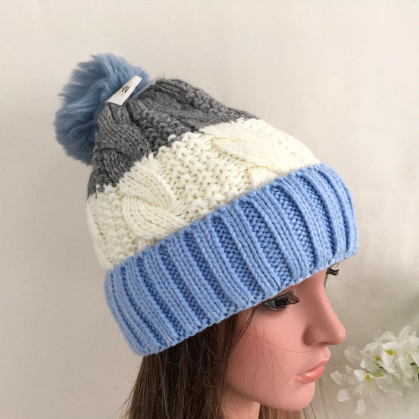 Ladies Knitted Beanies with Pompom M5056