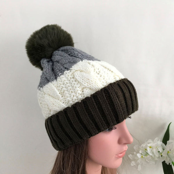 Ladies Knitted Beanies with Pompom M5056