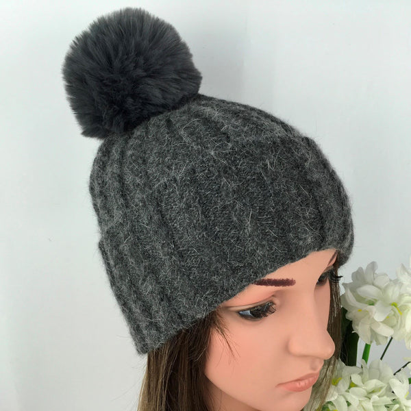 Ladies Knitted Beanies with Pompom M5039