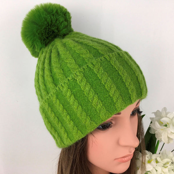 Ladies Knitted Beanies with Pompom M5039