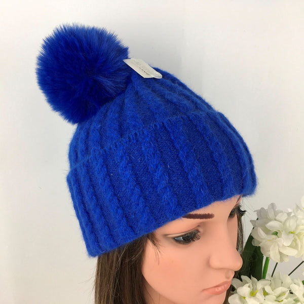 Ladies Knitted Beanies with Pompom M5039