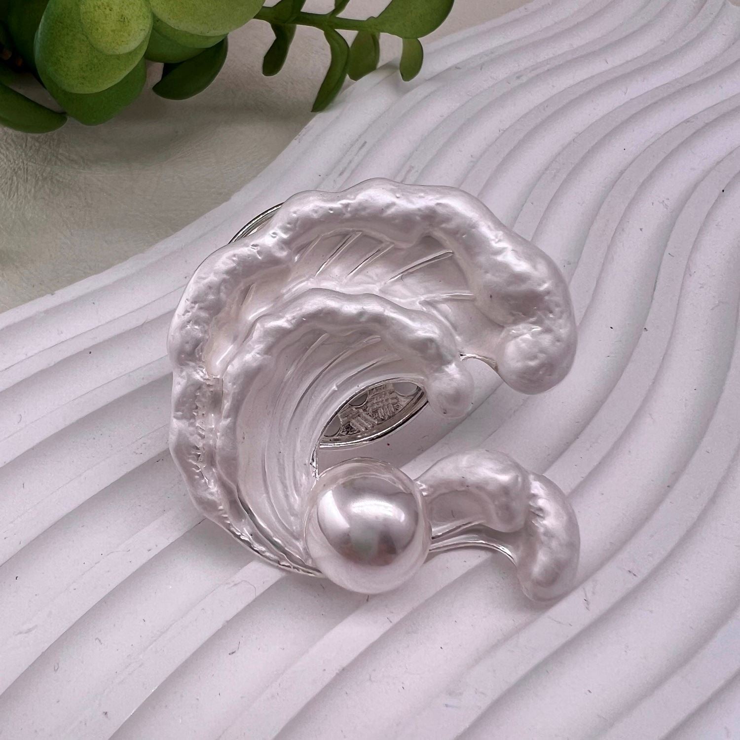 Ladies Magnetic Brooch  Pearl Wave XZ-2150