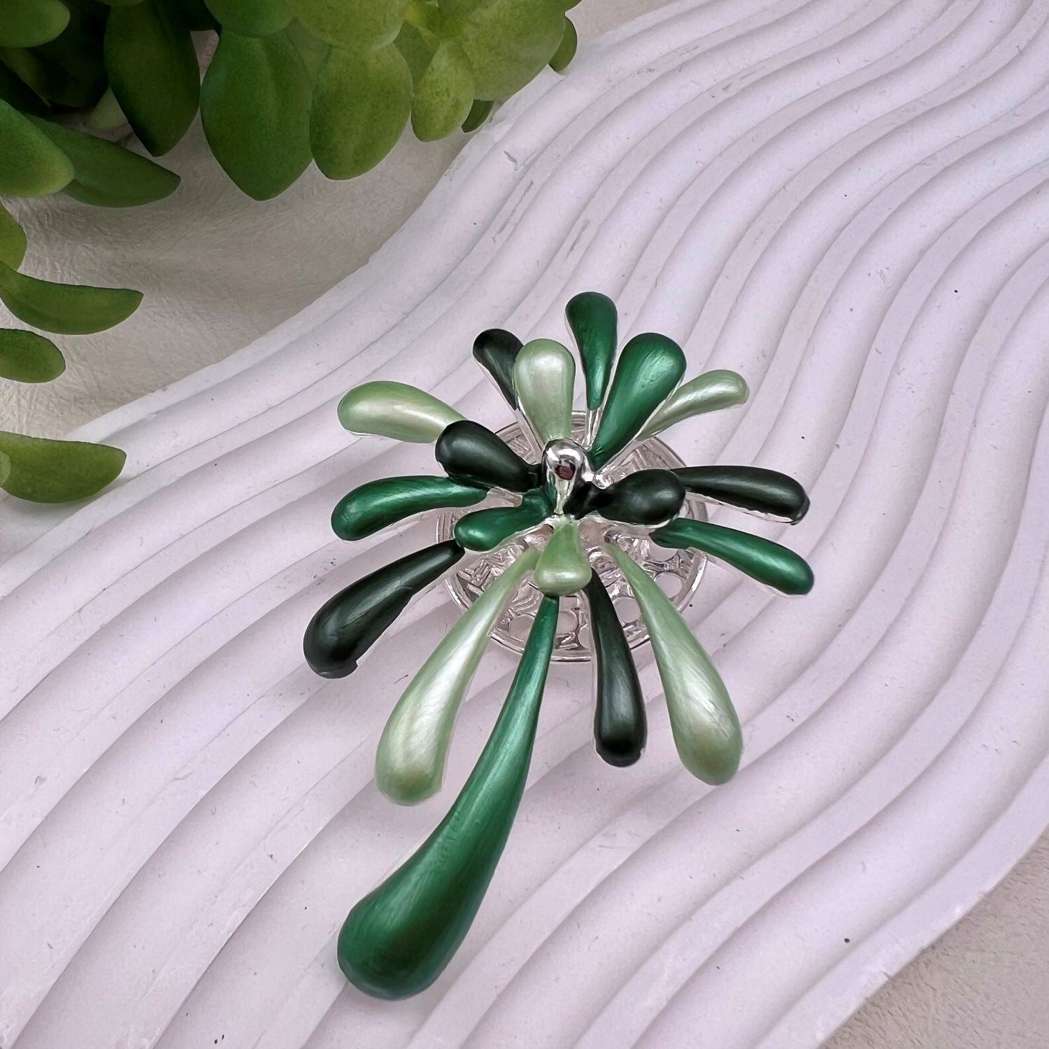 Ladies Magnetic Brooch  Splash XZ-2544