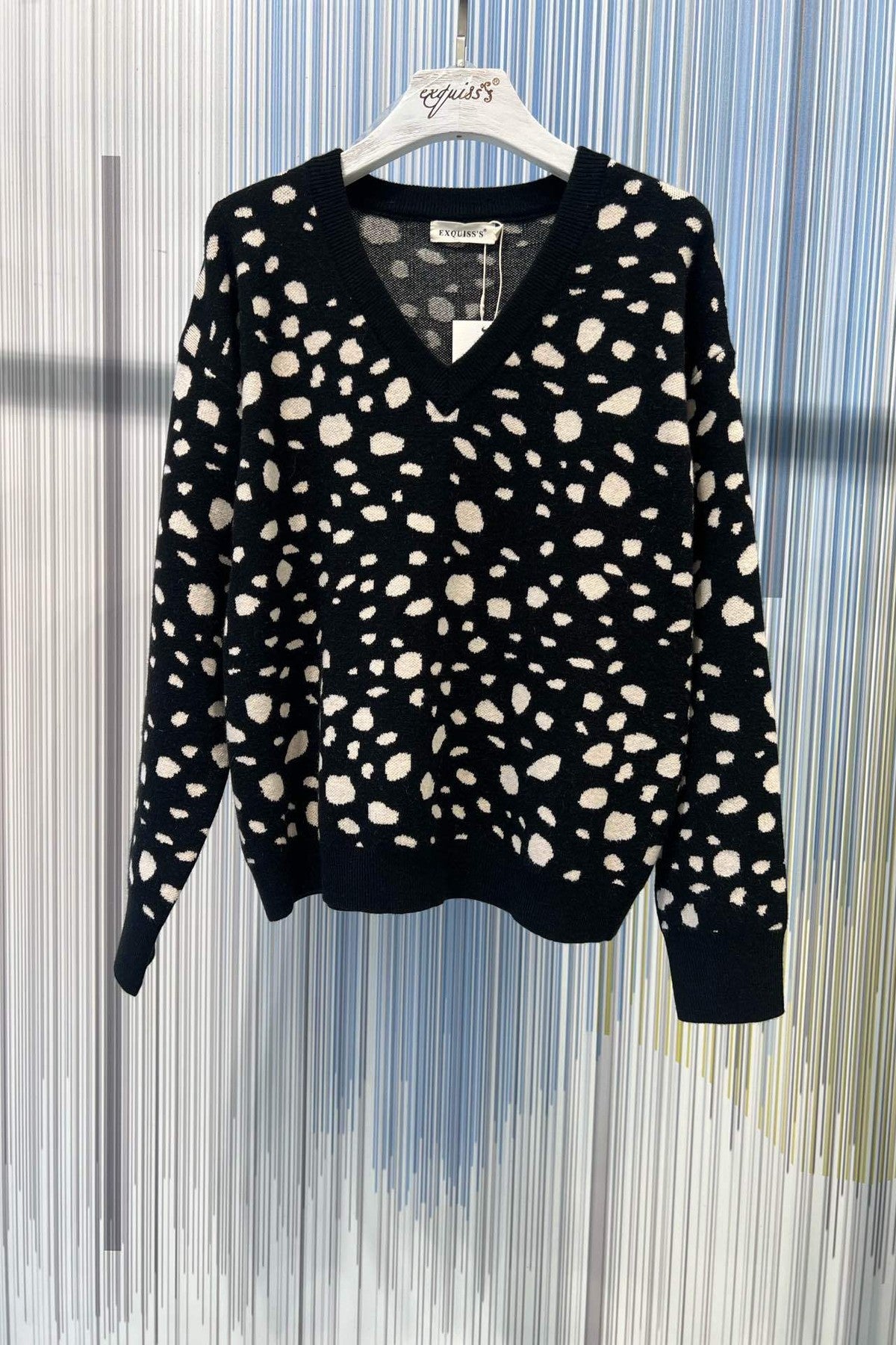 ladies  v neck  one  size  jumper